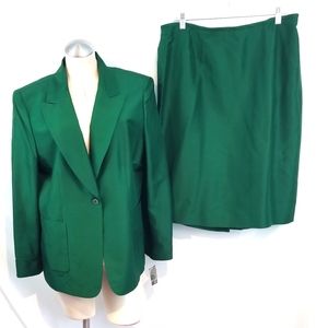 Kasper Size 18 Green Silk Blazer Skirt Suit Set underarm 25'' length jacket 27''